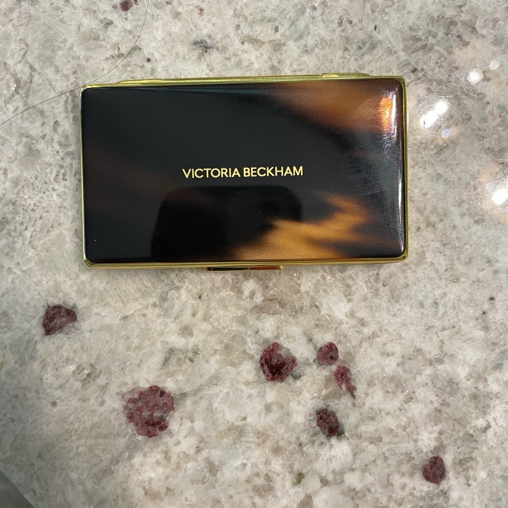 Victoria Beckham Beauty Smoky Eye Brick Signature